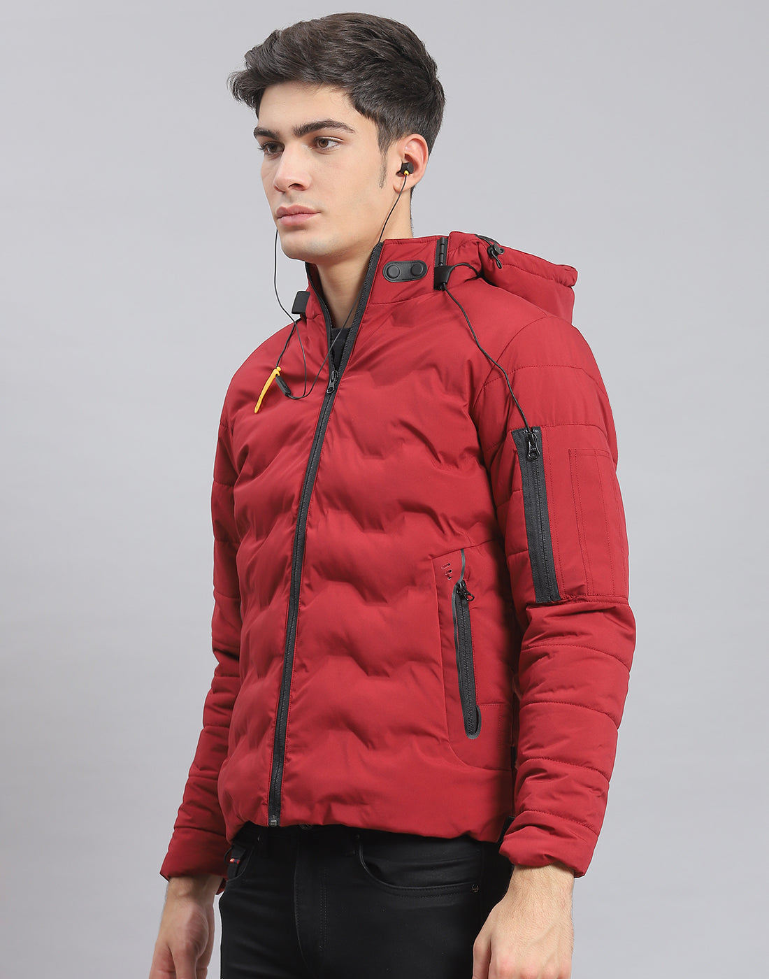 Men Maroon Solid Hooded Full Sleeve Jacket