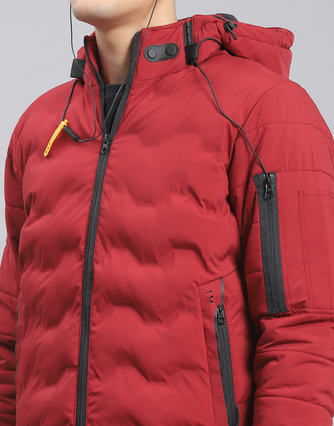 Men Maroon Solid Hooded Full Sleeve Jacket