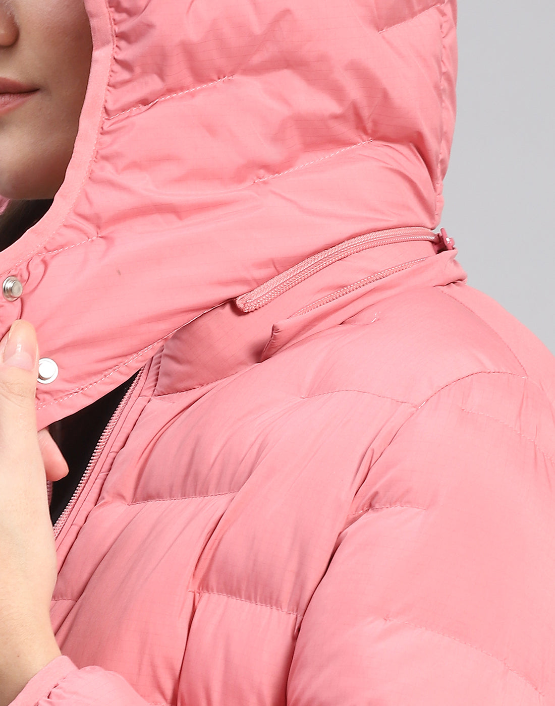 Women Pink Solid Hooded Full Sleeve Jacket