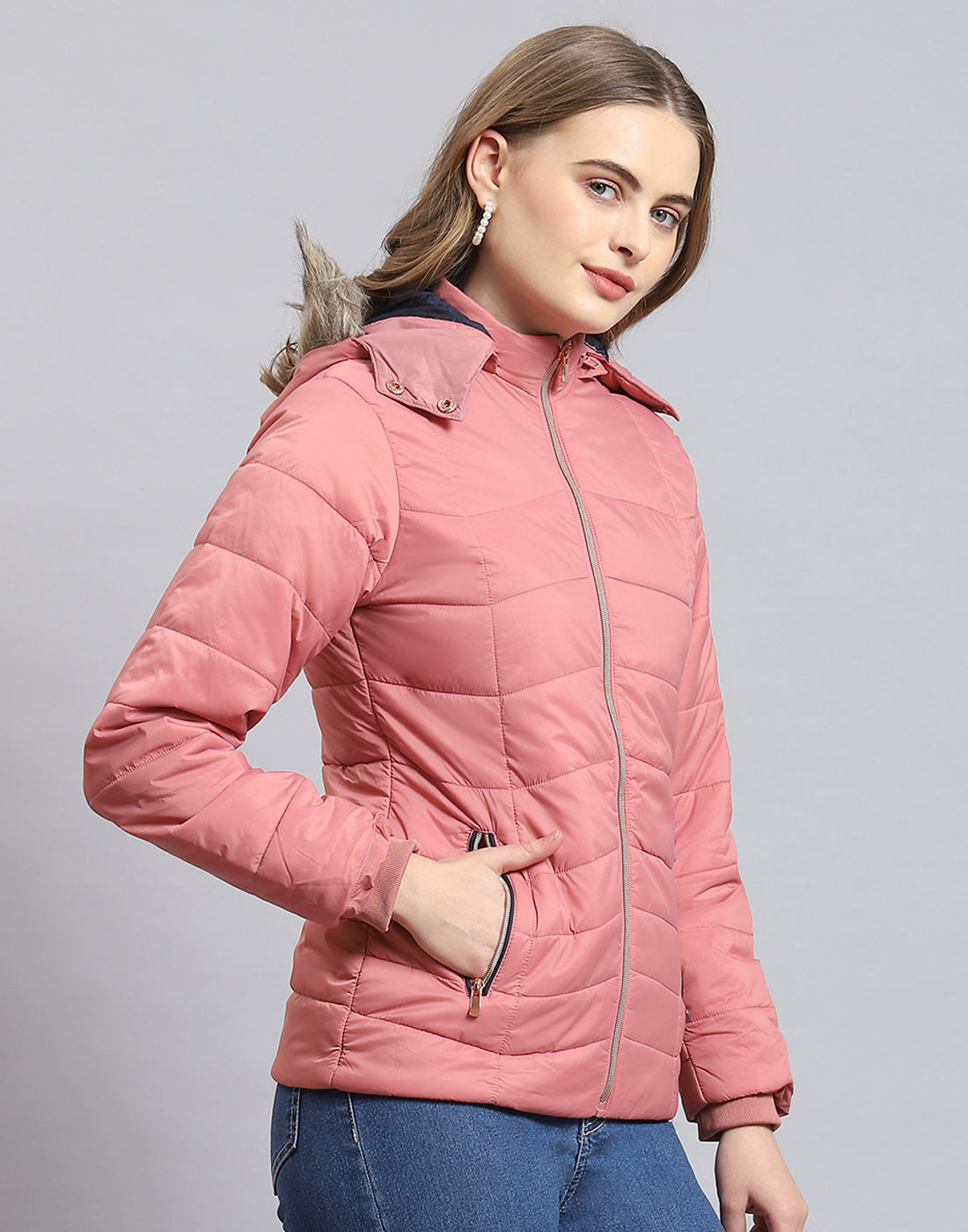Women Pink Solid Hooded Full Sleeve Heating Jacket