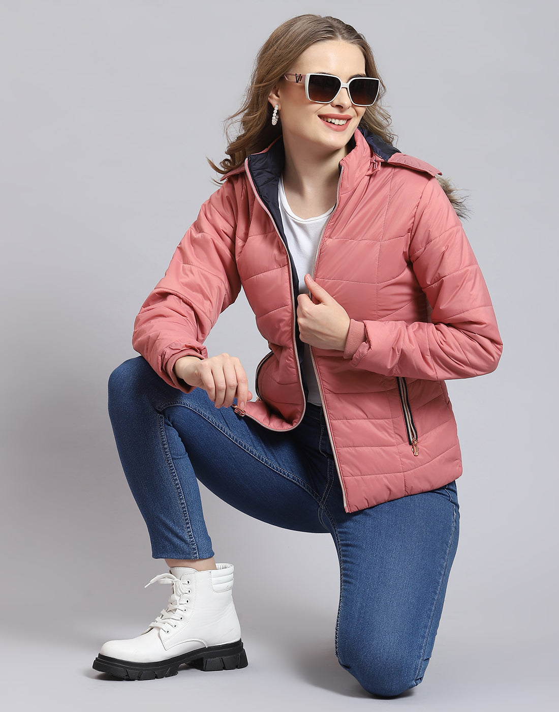 Women Pink Solid Hooded Full Sleeve Heating Jacket