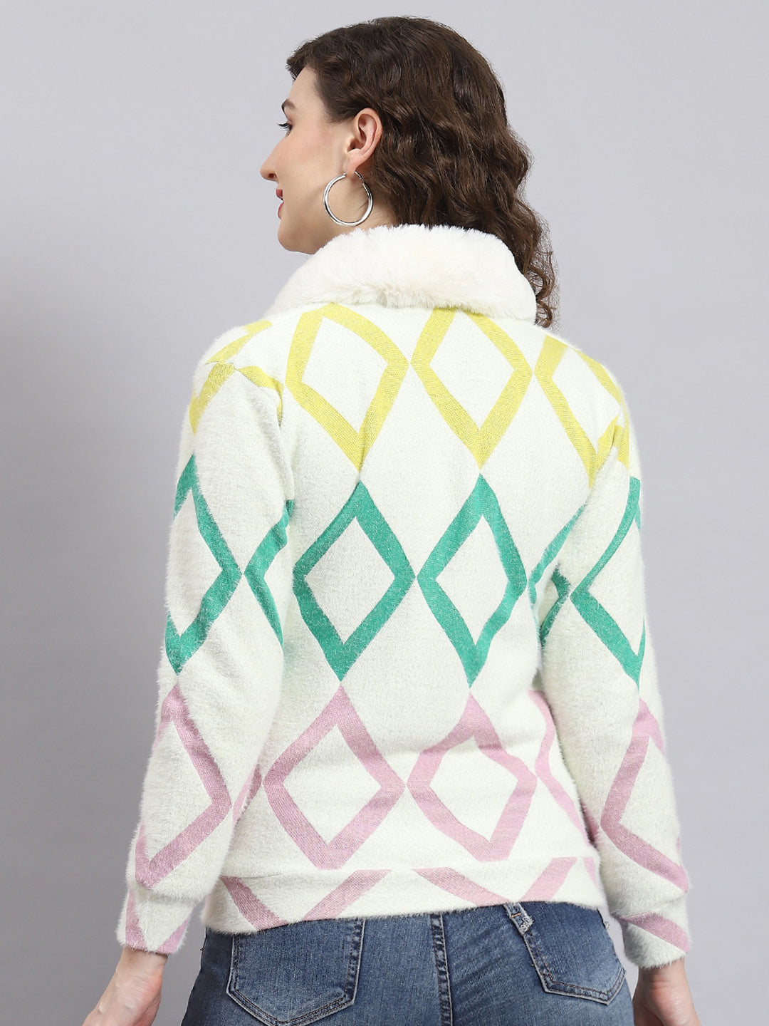 Women Cream Printed Collar Full Sleeve Sweatshirt