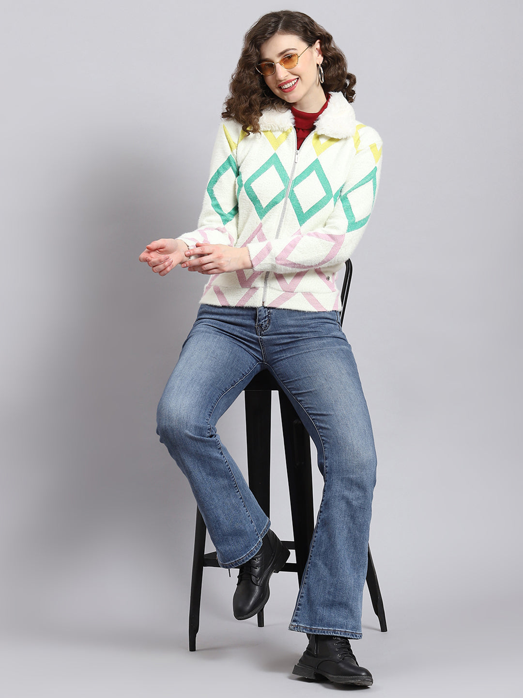 Women Cream Printed Collar Full Sleeve Sweatshirt