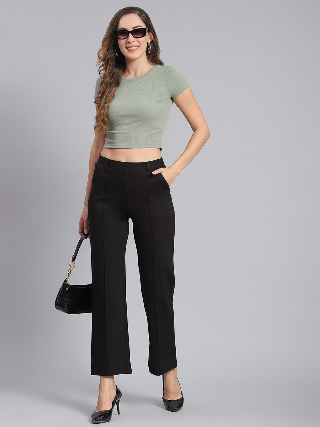 Women Black Solid Regular Fit Jegging