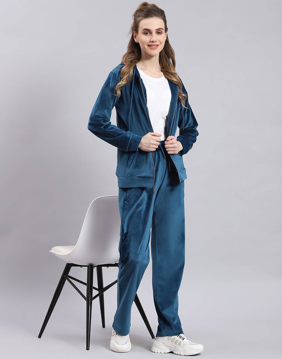 Women Teal Blue Solid Hooded Full Sleeve Tracksuit
