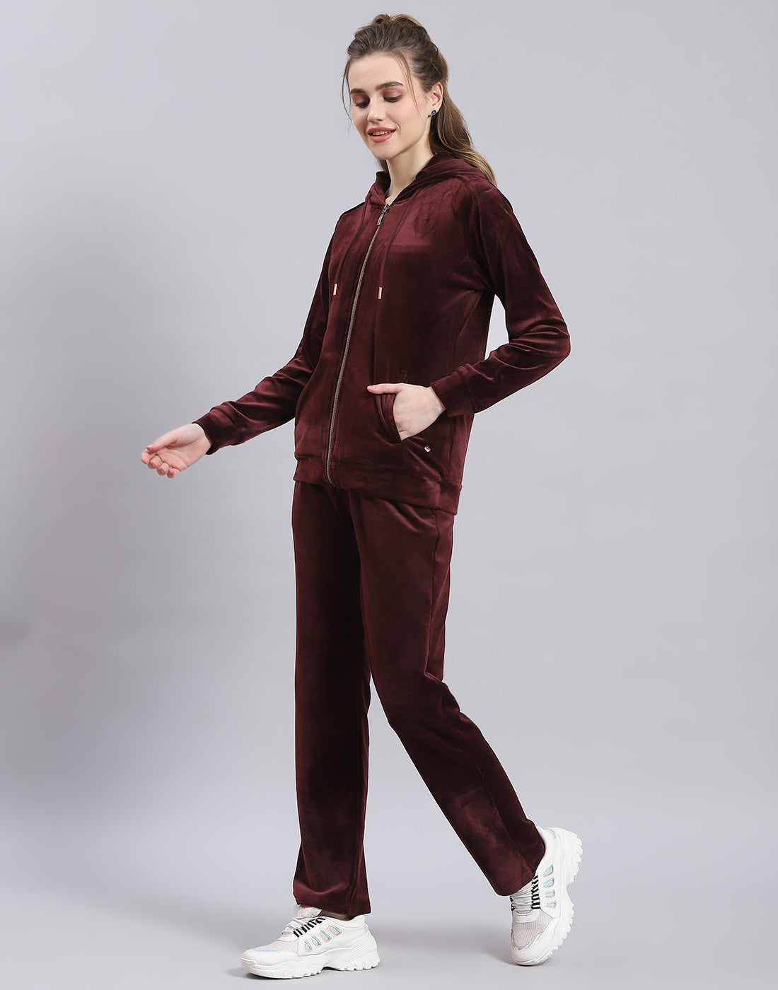 Women Maroon Solid Hooded Full Sleeve Tracksuit