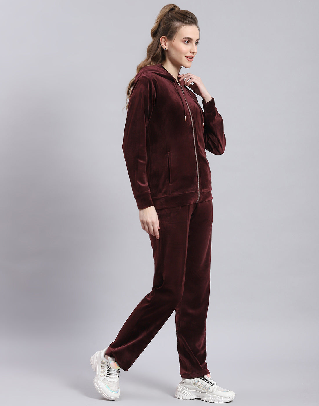 Women Maroon Solid Hooded Full Sleeve Tracksuit