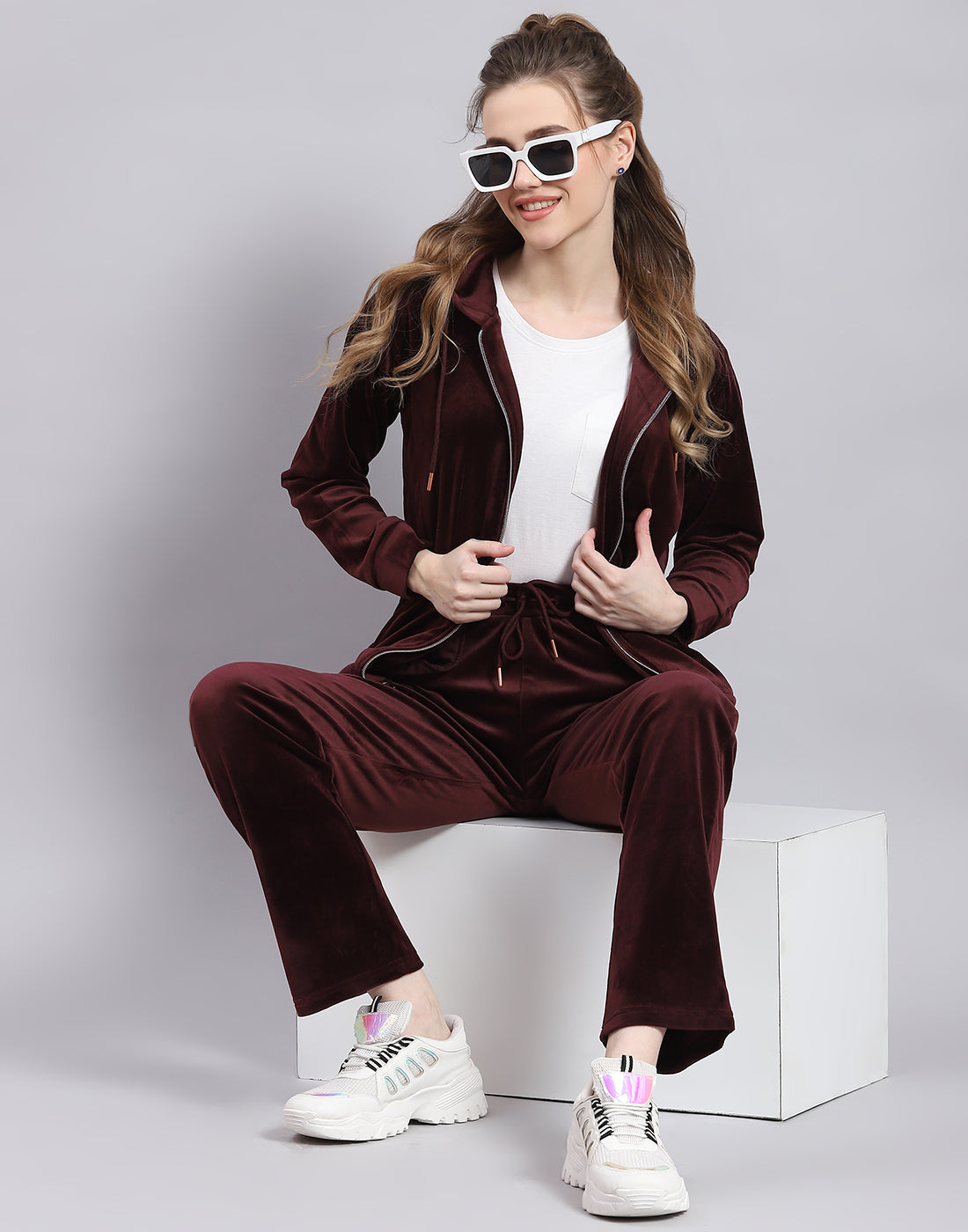 Women Maroon Solid Hooded Full Sleeve Tracksuit