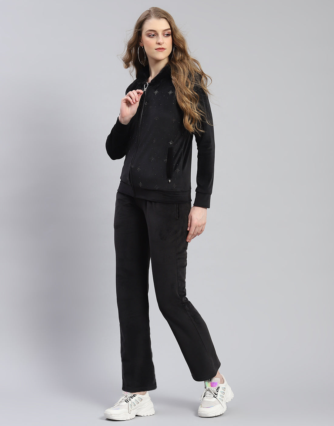 Women Black Solid Hooded Full Sleeve Tracksuit