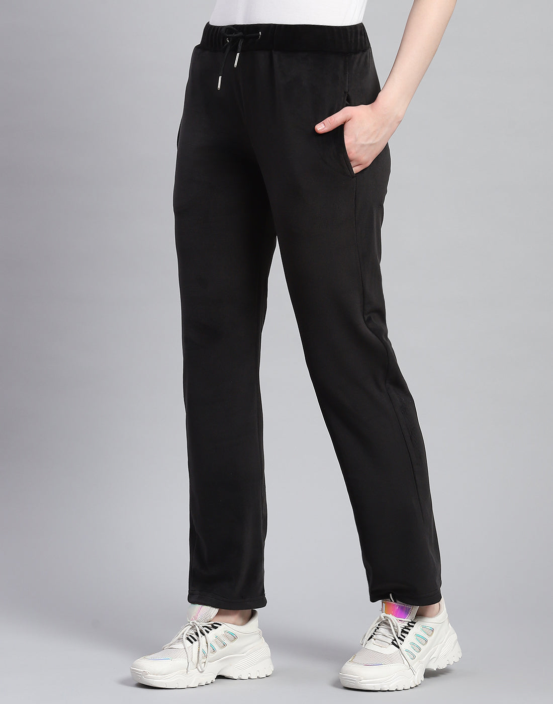 Women Black Solid Hooded Full Sleeve Tracksuit