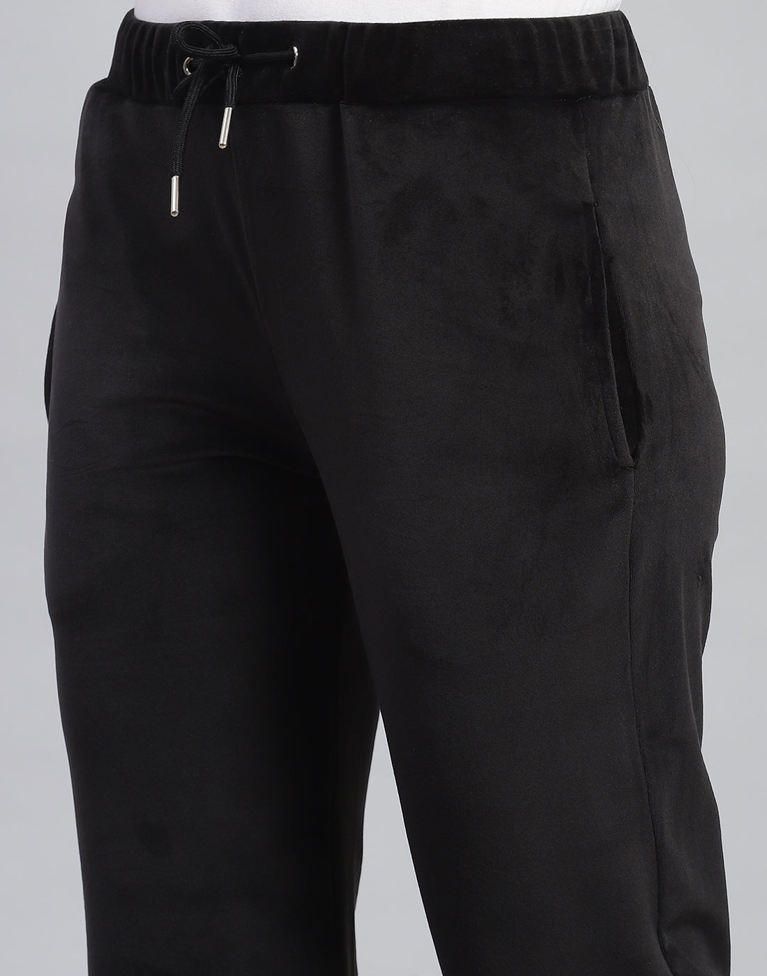 Women Black Solid Hooded Full Sleeve Tracksuit