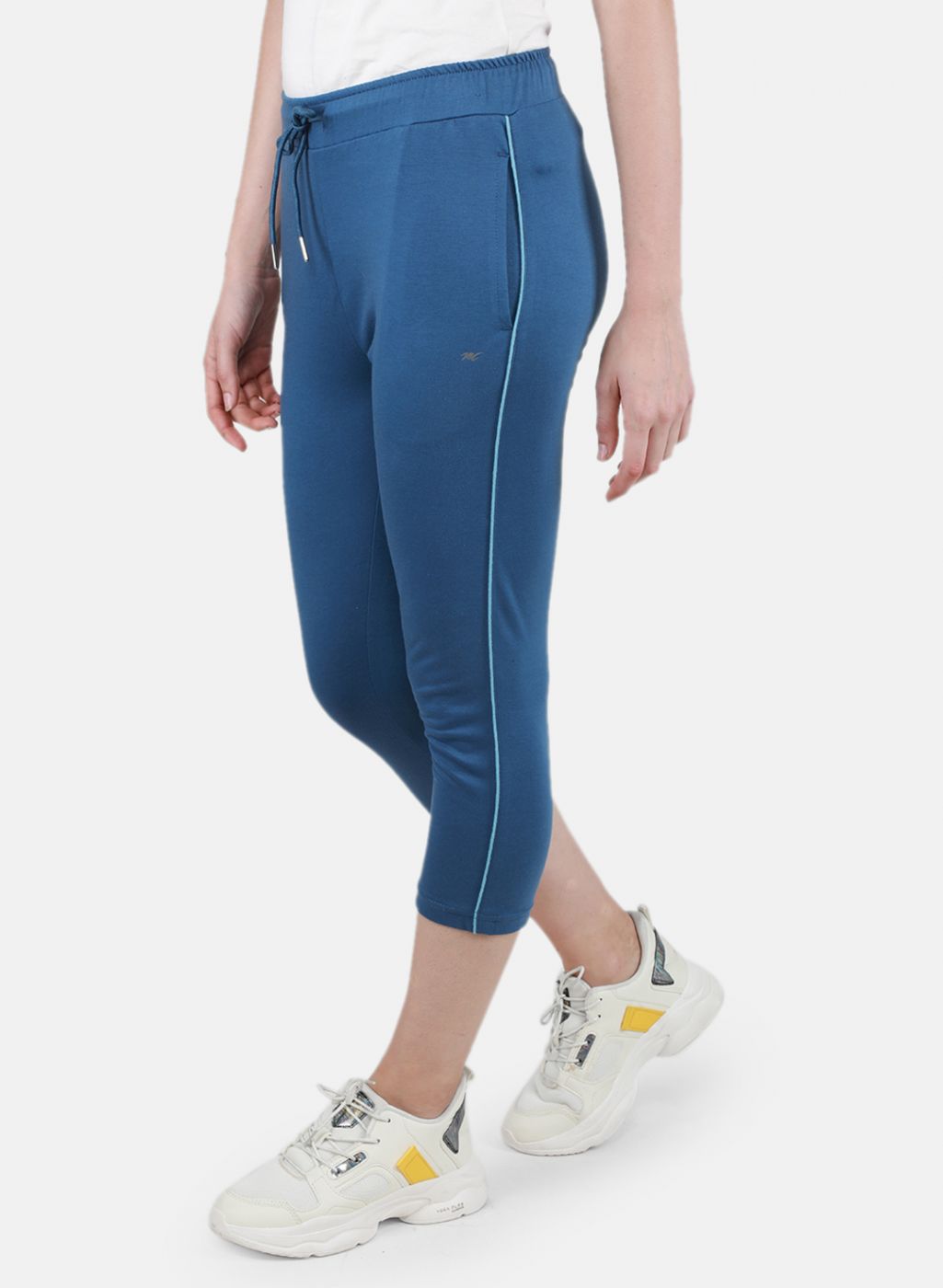 Women Blue Solid Capri