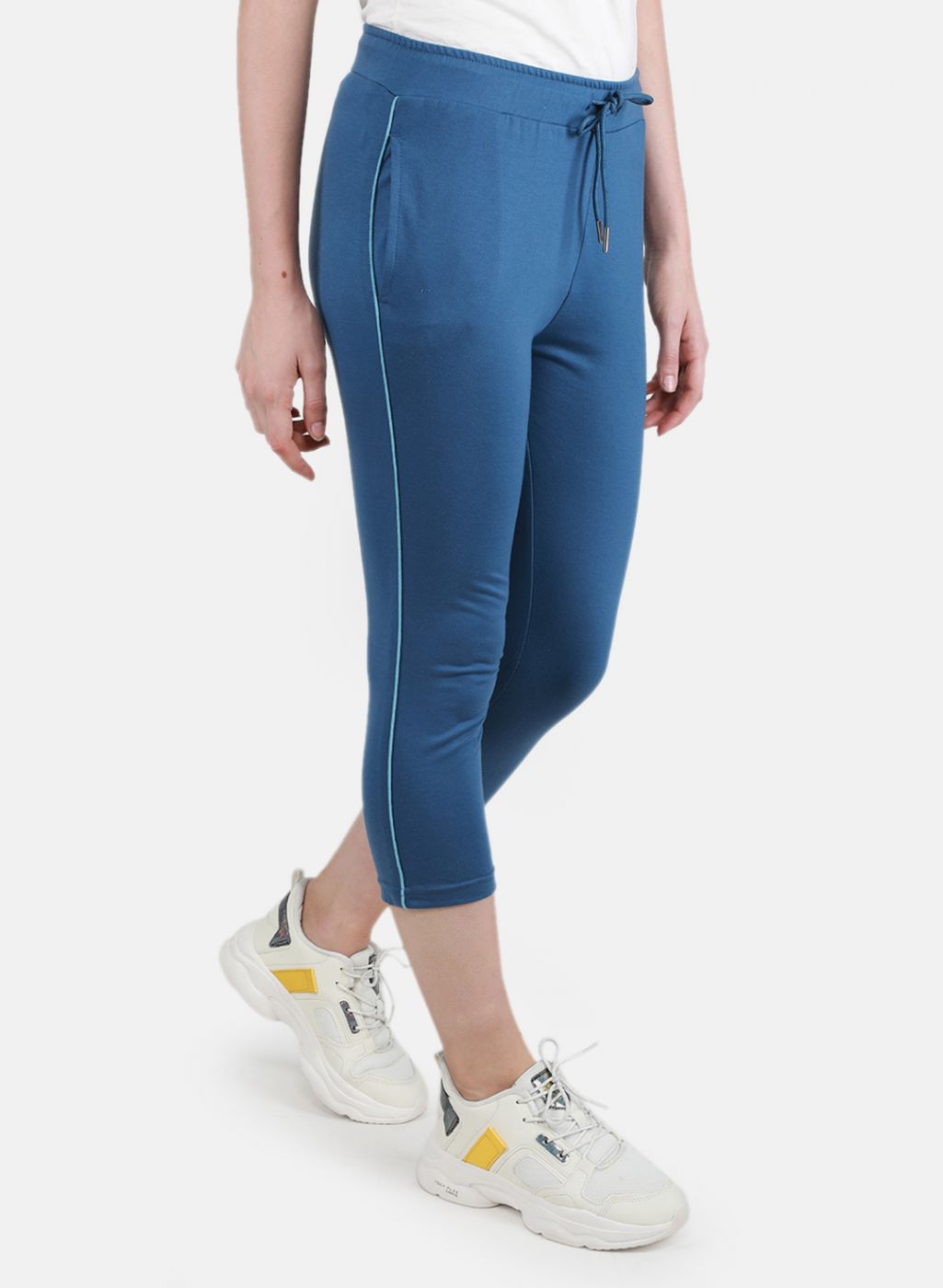 Women Blue Solid Capri