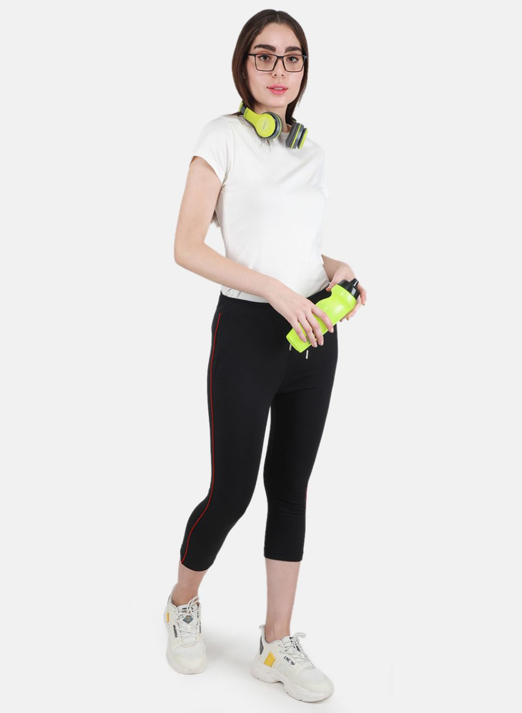 Women Black Solid Capri