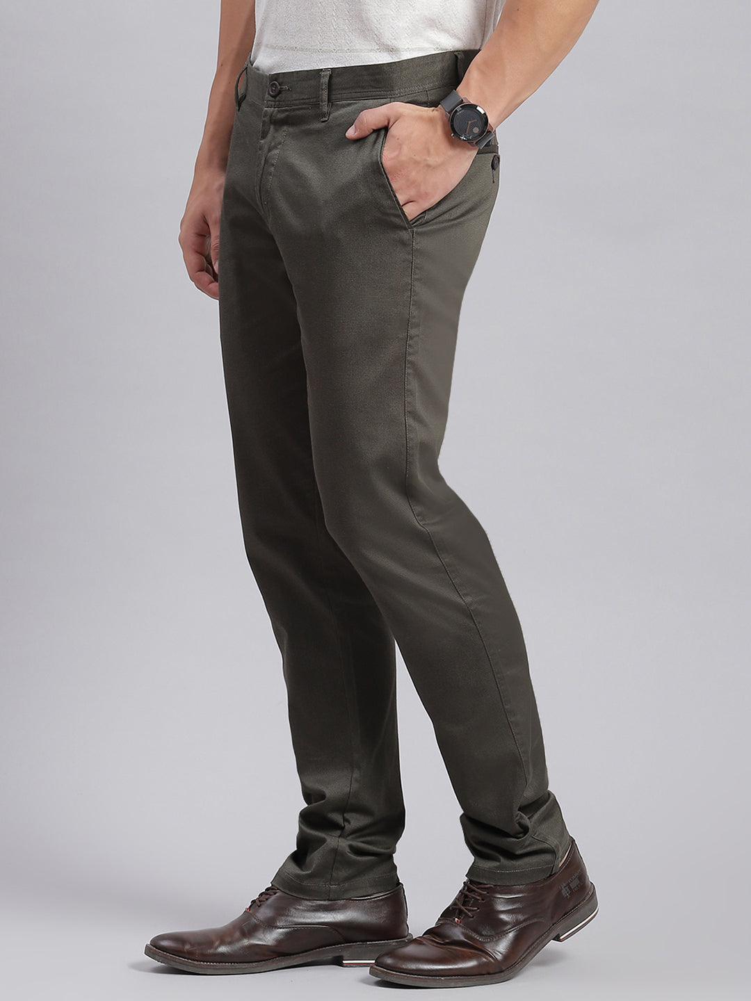 Men Olive Solid Regular Fit Trousers