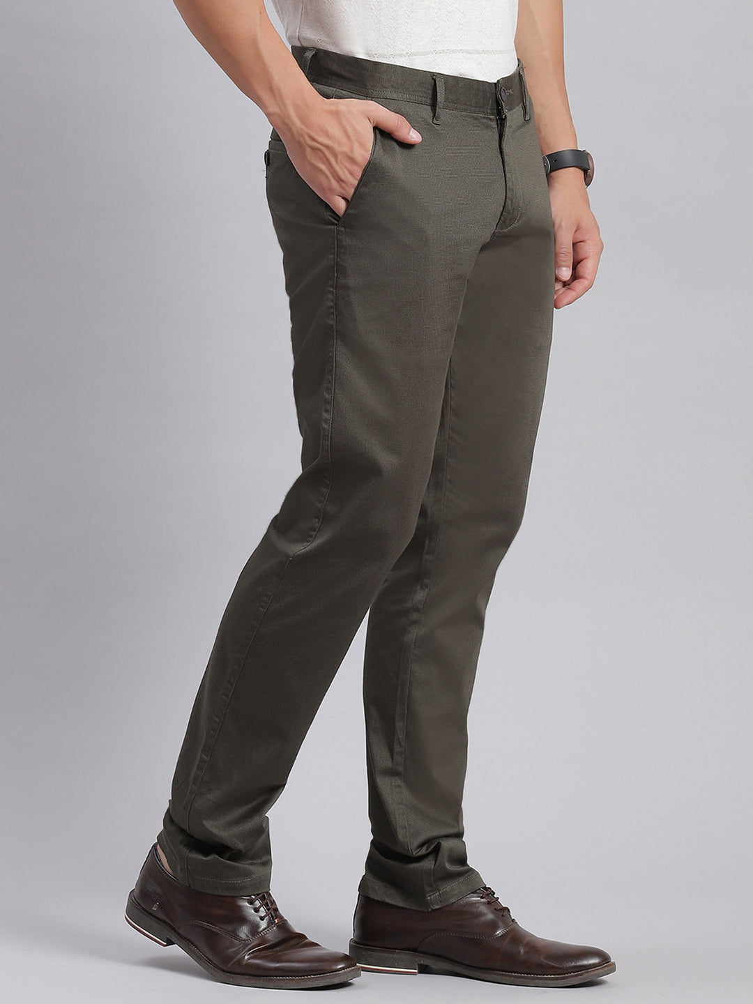 Men Olive Solid Regular Fit Trousers