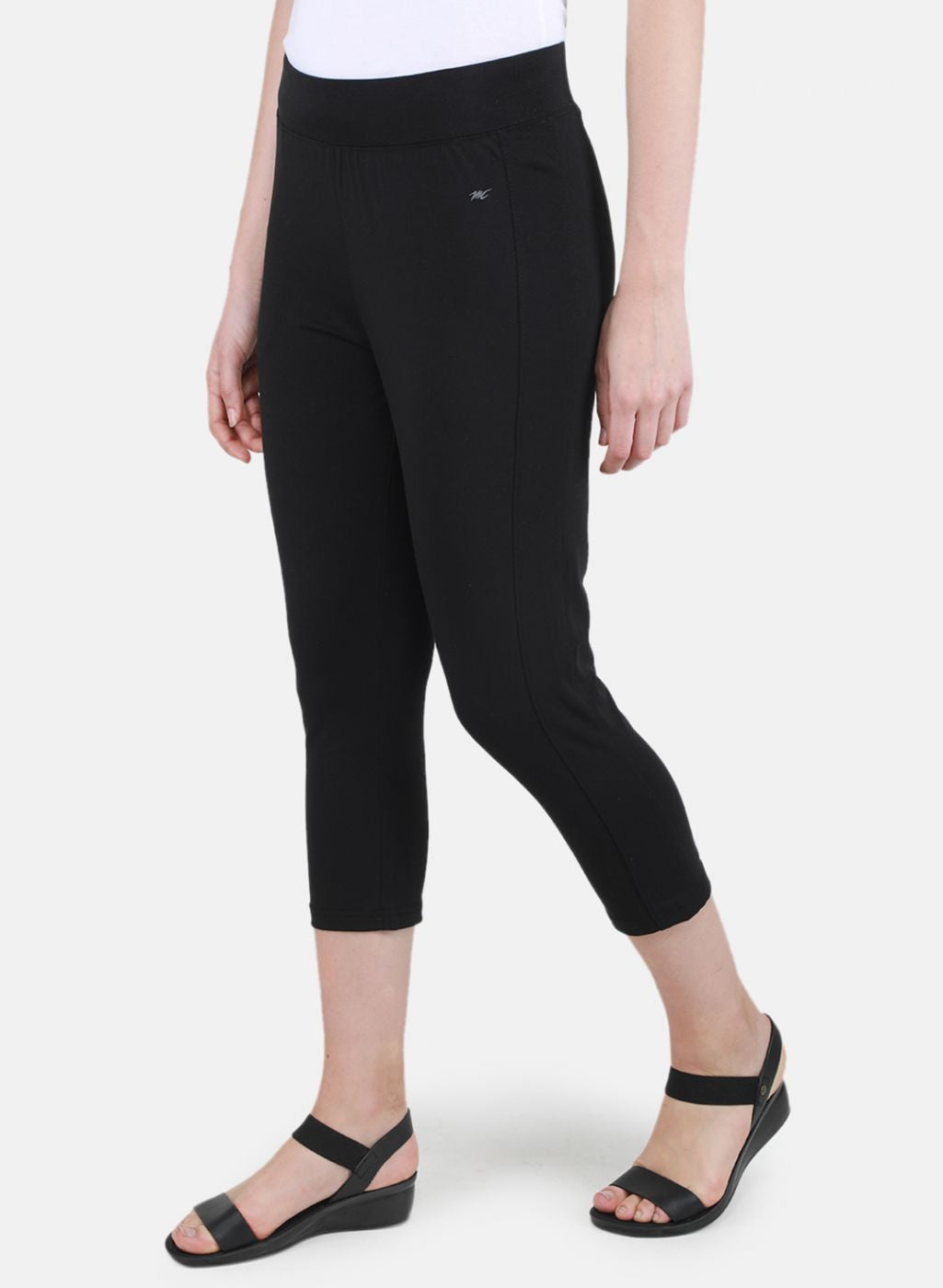 Women Black Solid Capri