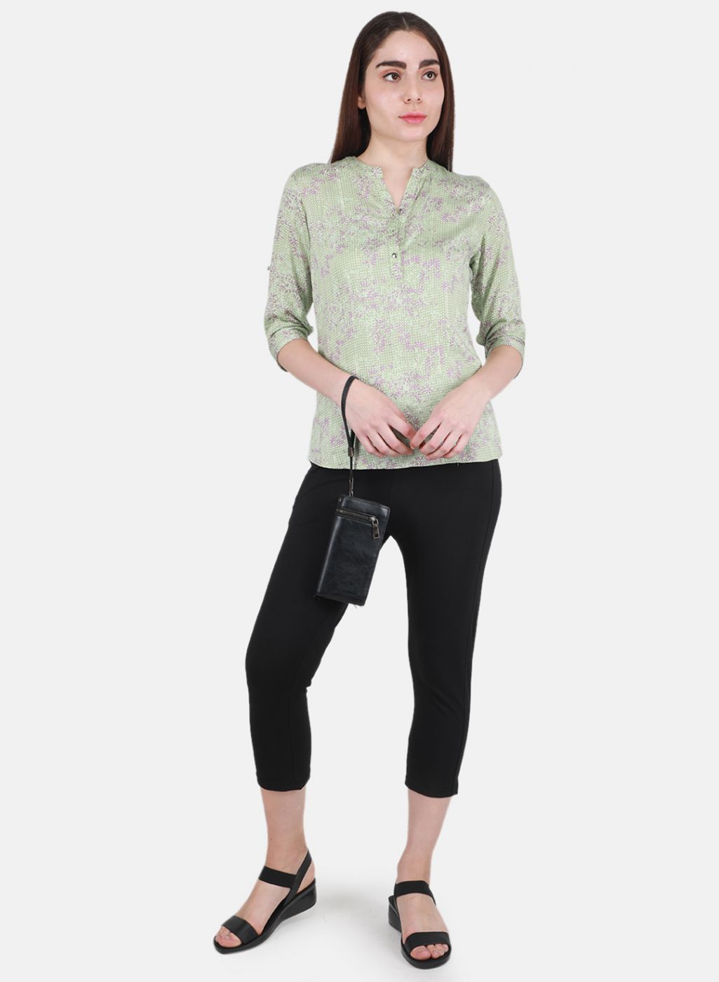 Women Black Solid Capri