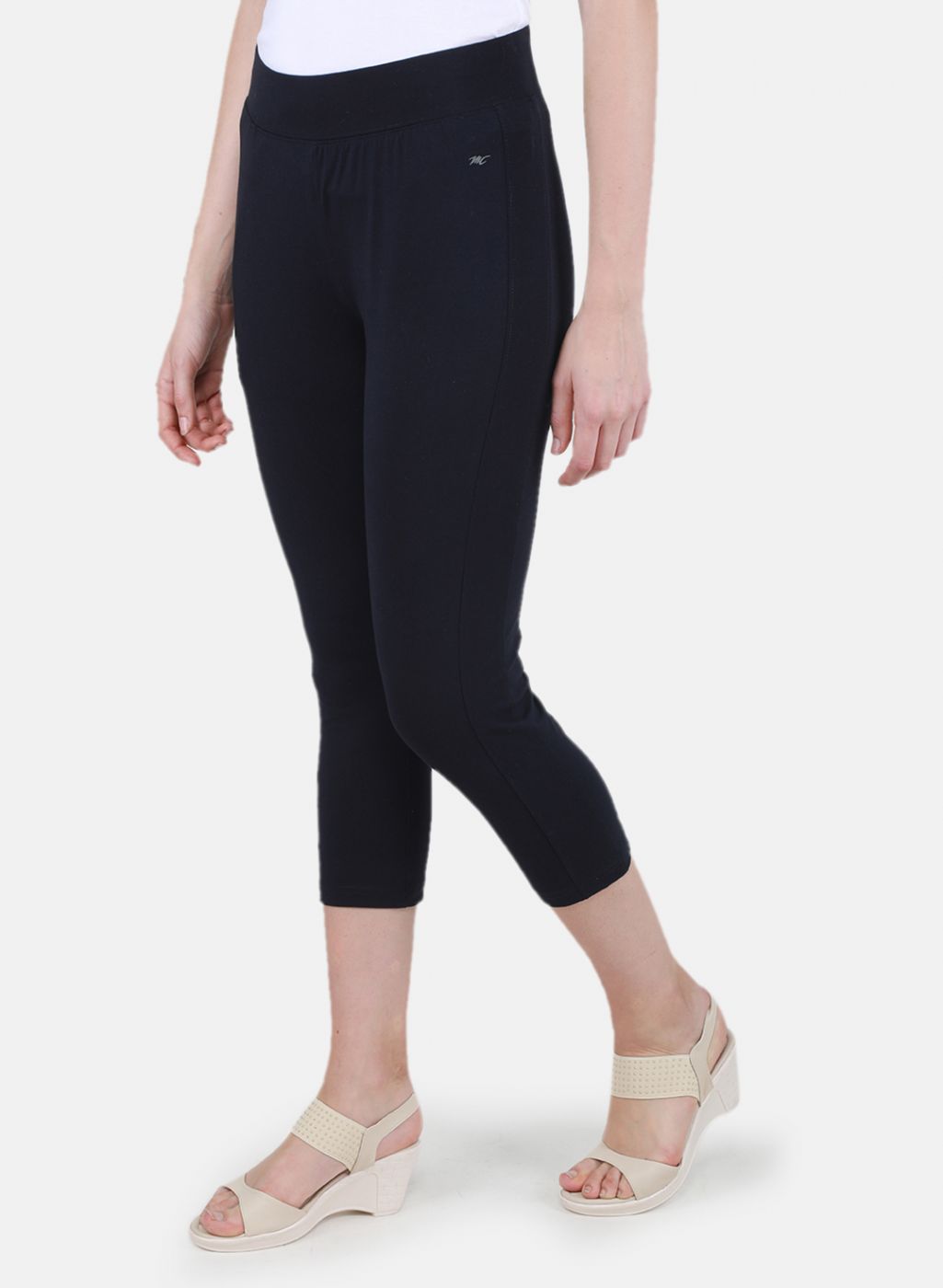 Women NAvy Blue Solid Capri