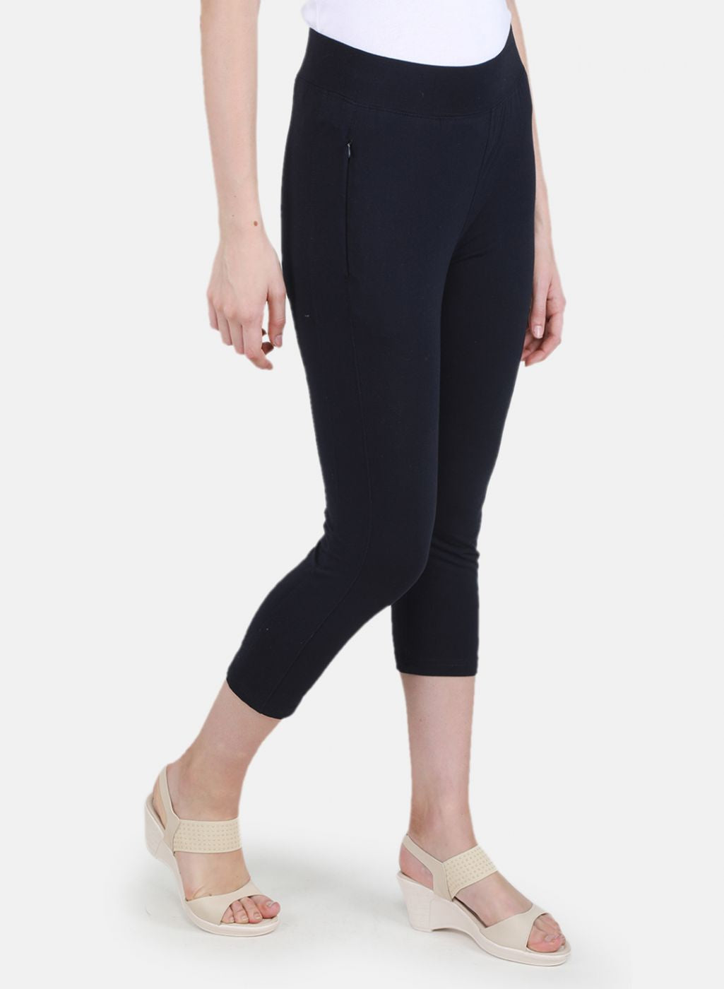 Women NAvy Blue Solid Capri
