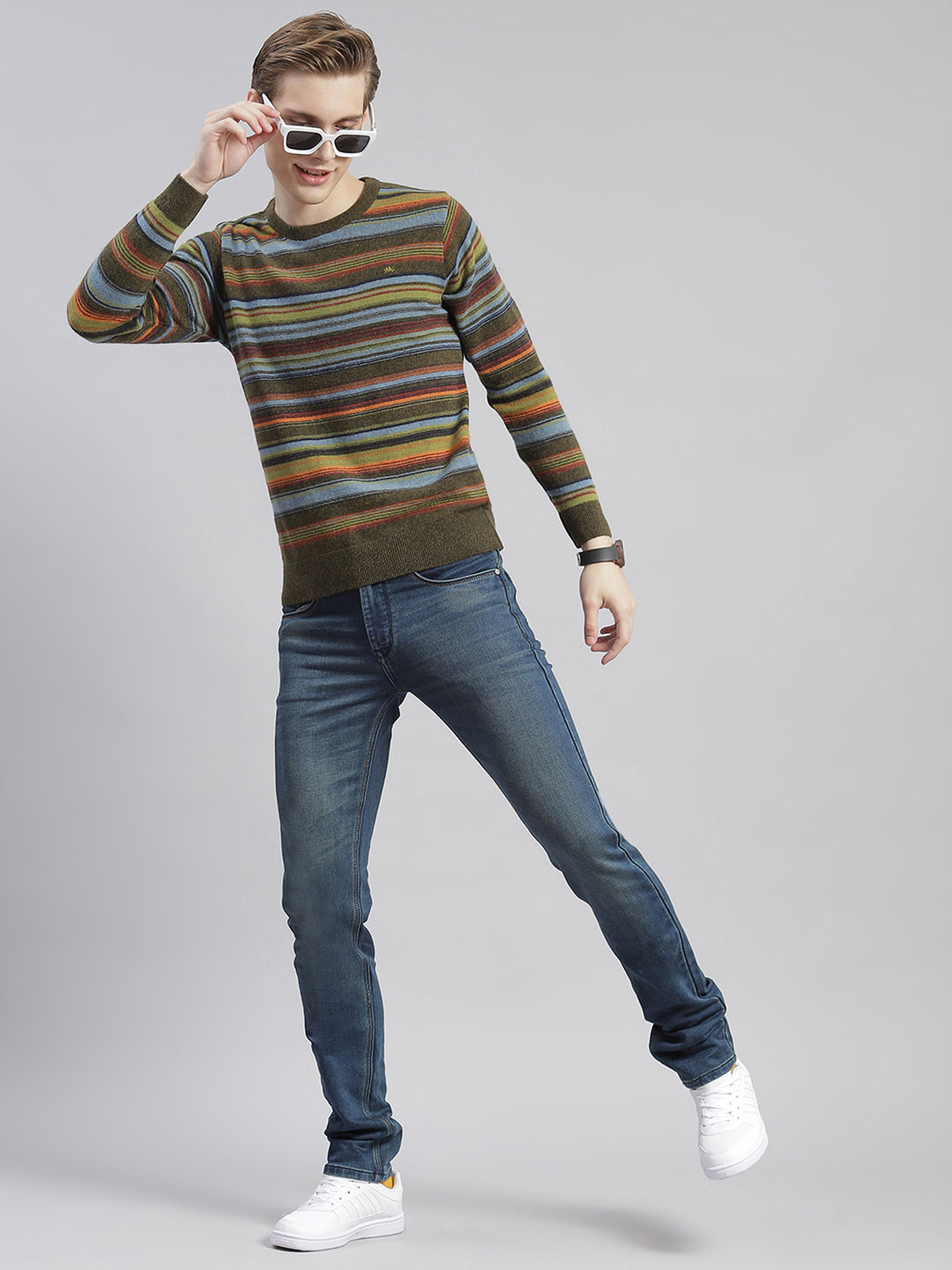 Men Blue Light Wash Narrow Fit Denims