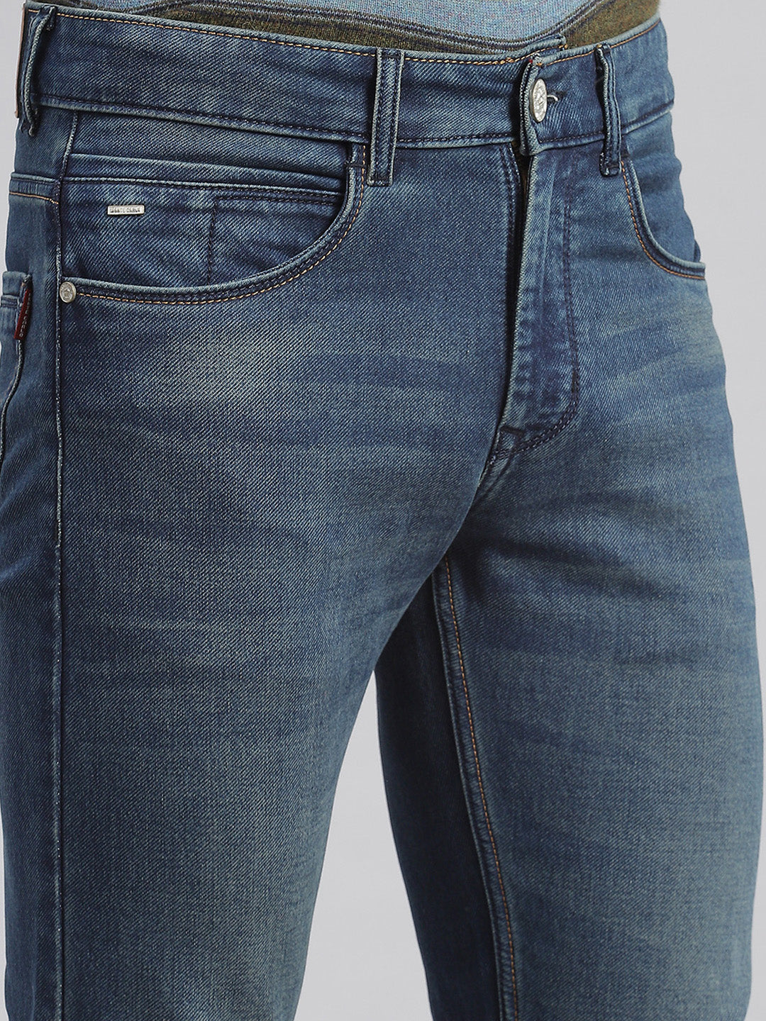 Men Blue Light Wash Narrow Fit Denims