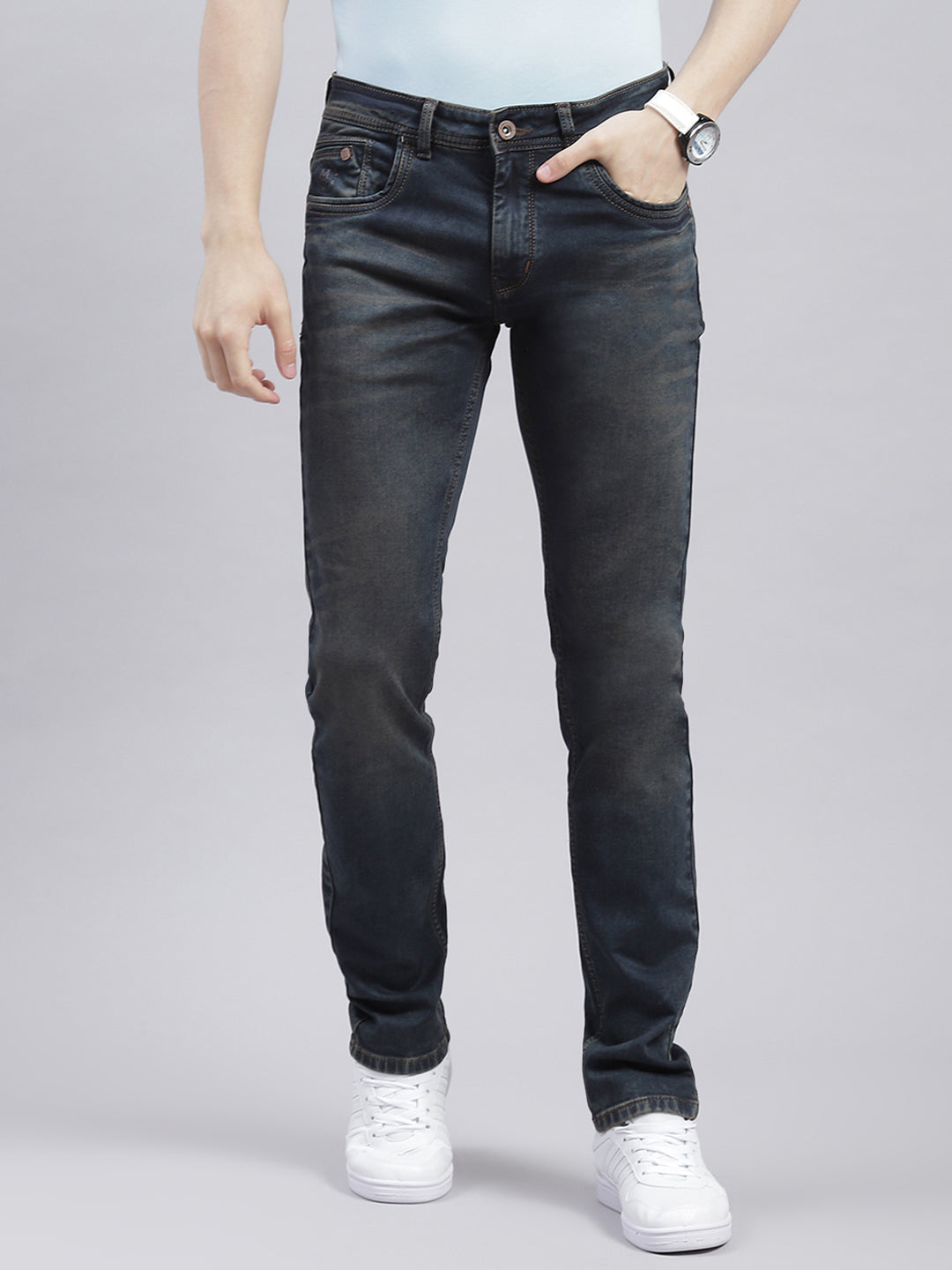 Men Blue Light Wash Narrow Fit Denims