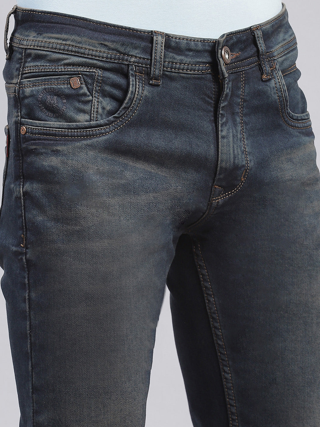 Men Blue Light Wash Narrow Fit Denims