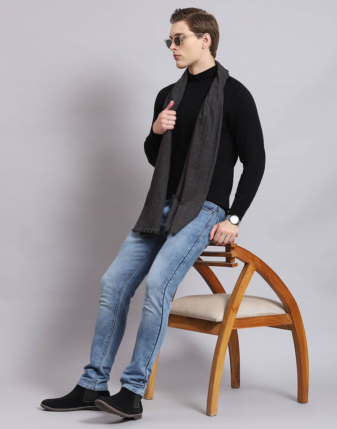 Men Black Solid Muffler