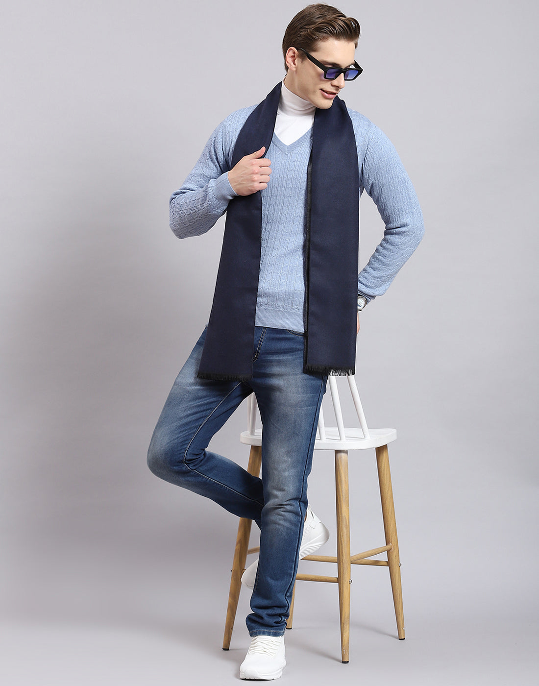 Men Blue Solid Muffler