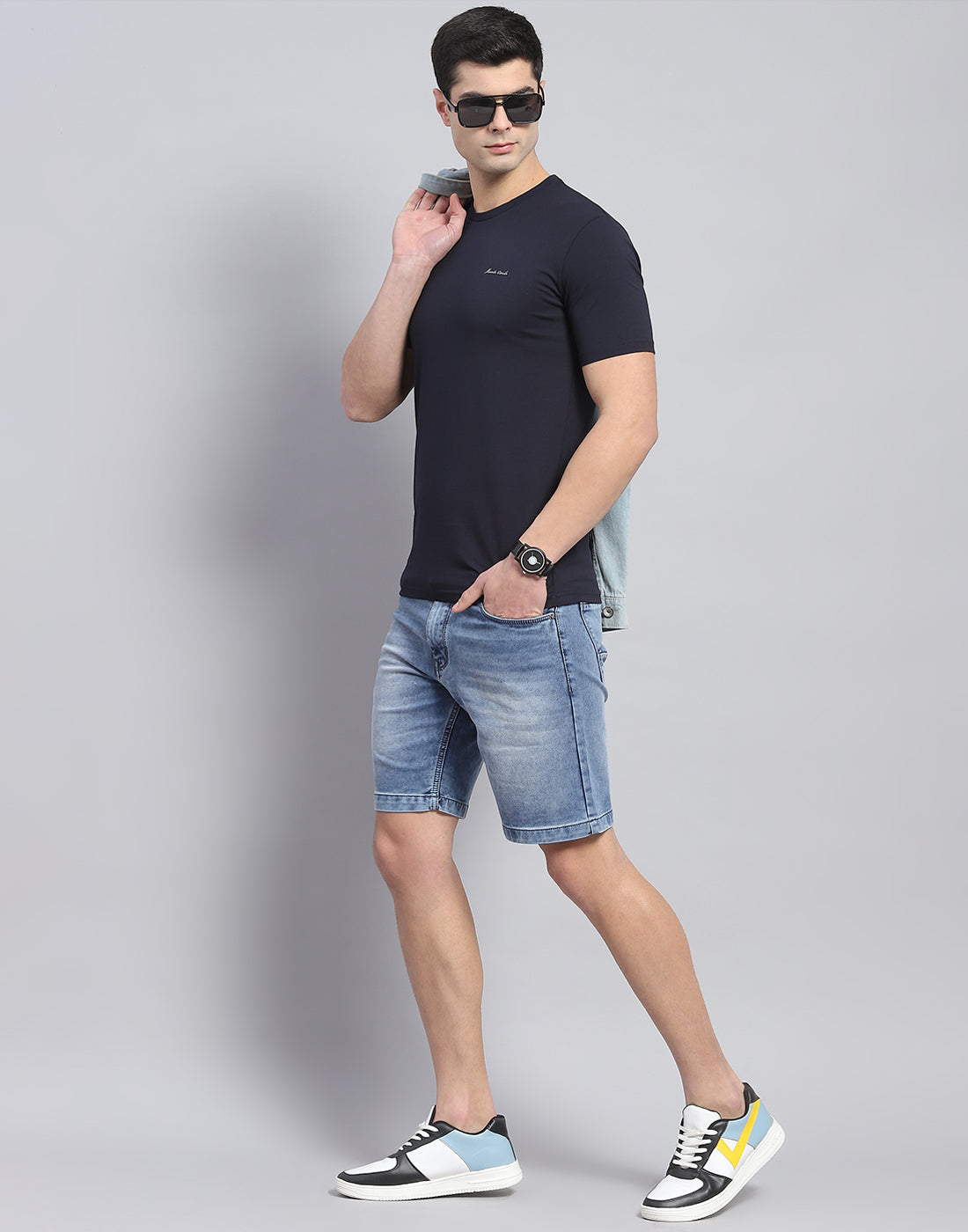 Men Navy Blue Solid Round Neck Half Sleeve T-Shirt