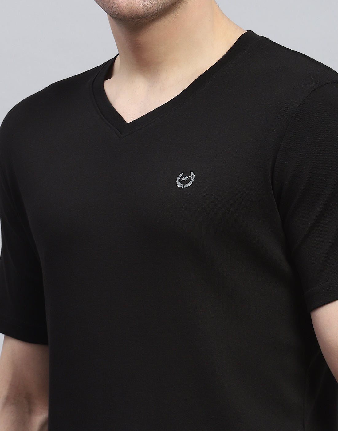 Men Black Solid V Neck Half Sleeve T-Shirt