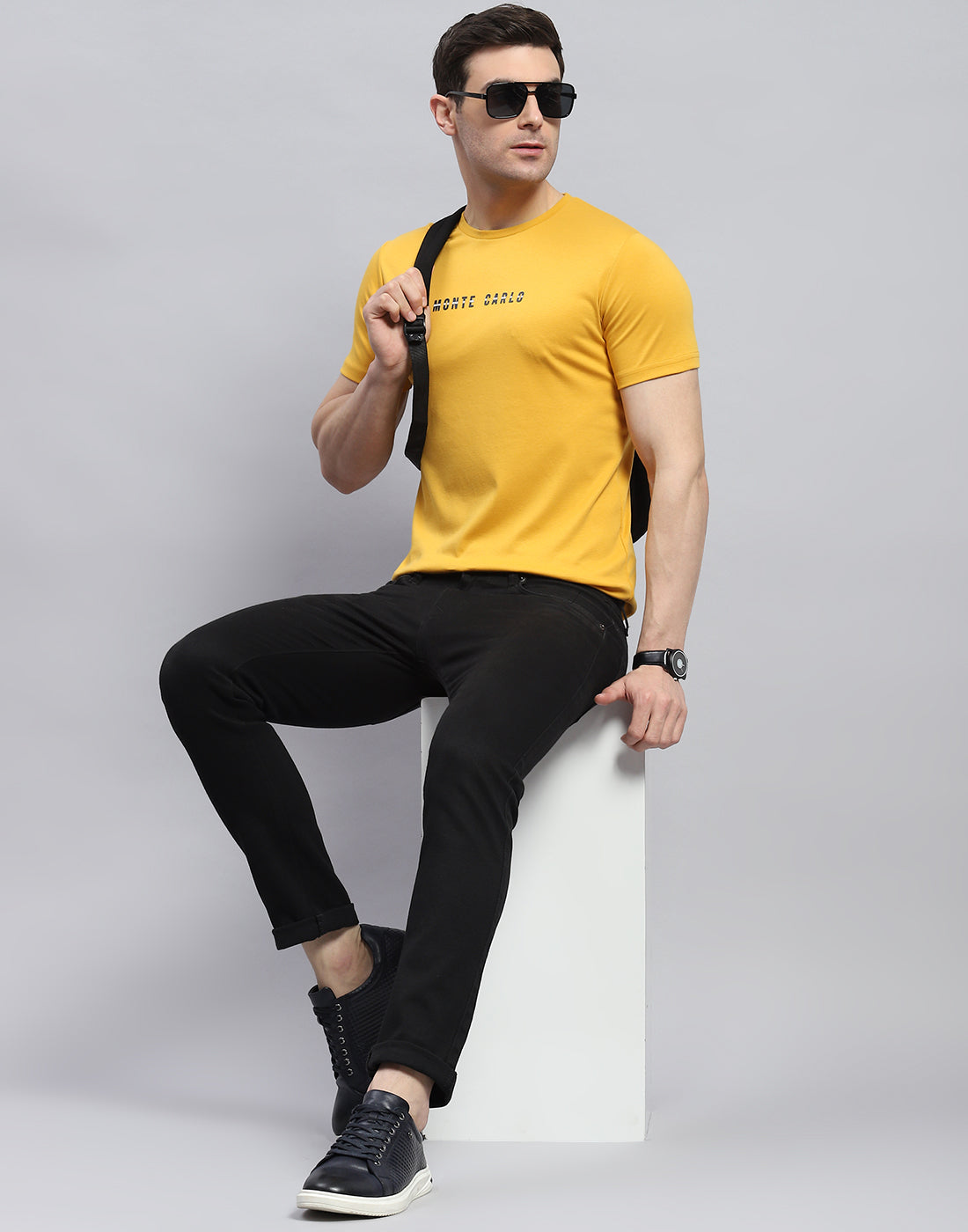 Men Yellow Solid Round Neck Half Sleeve T-Shirt