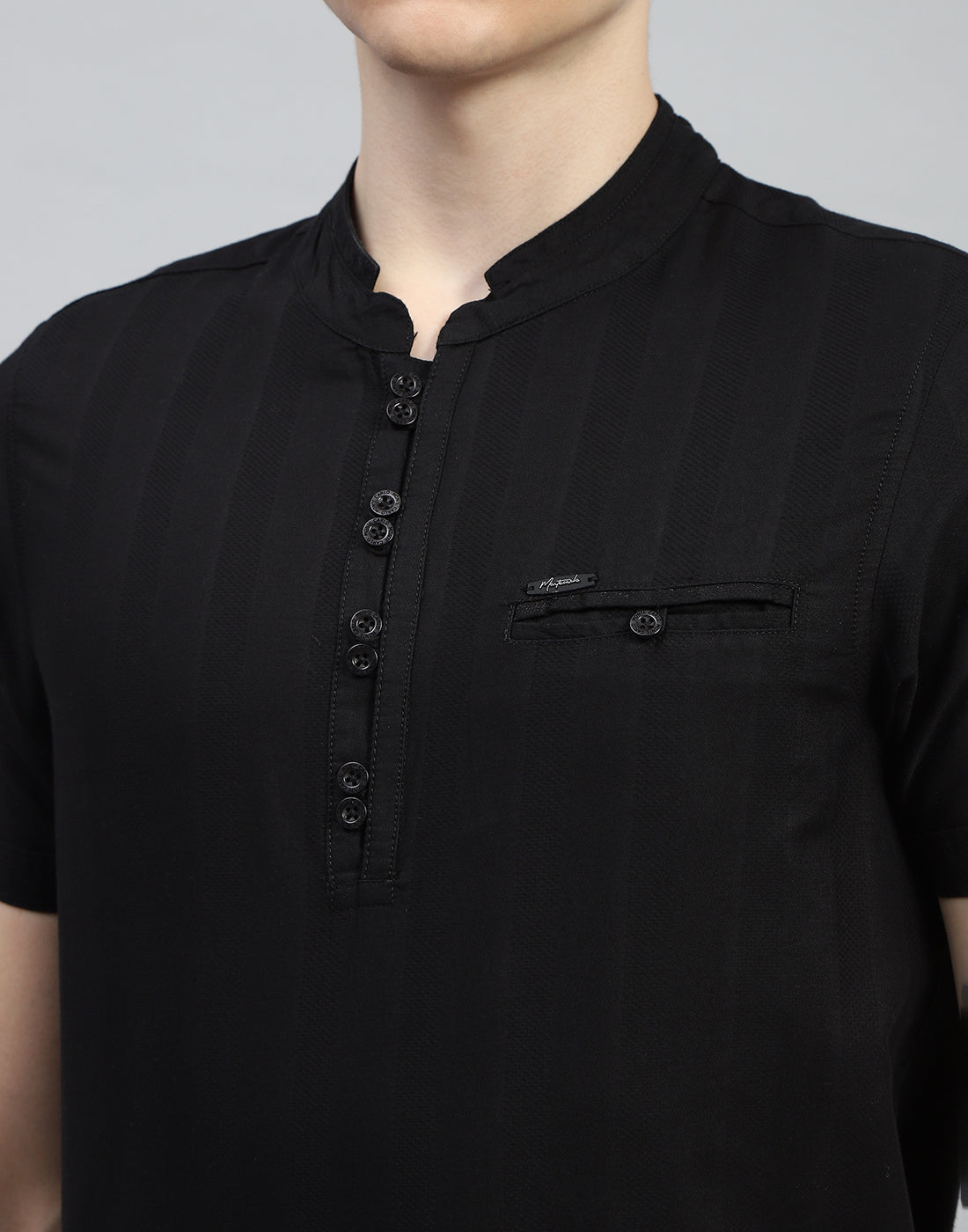 Men Black Solid F Neck Half Sleeve Kurta
