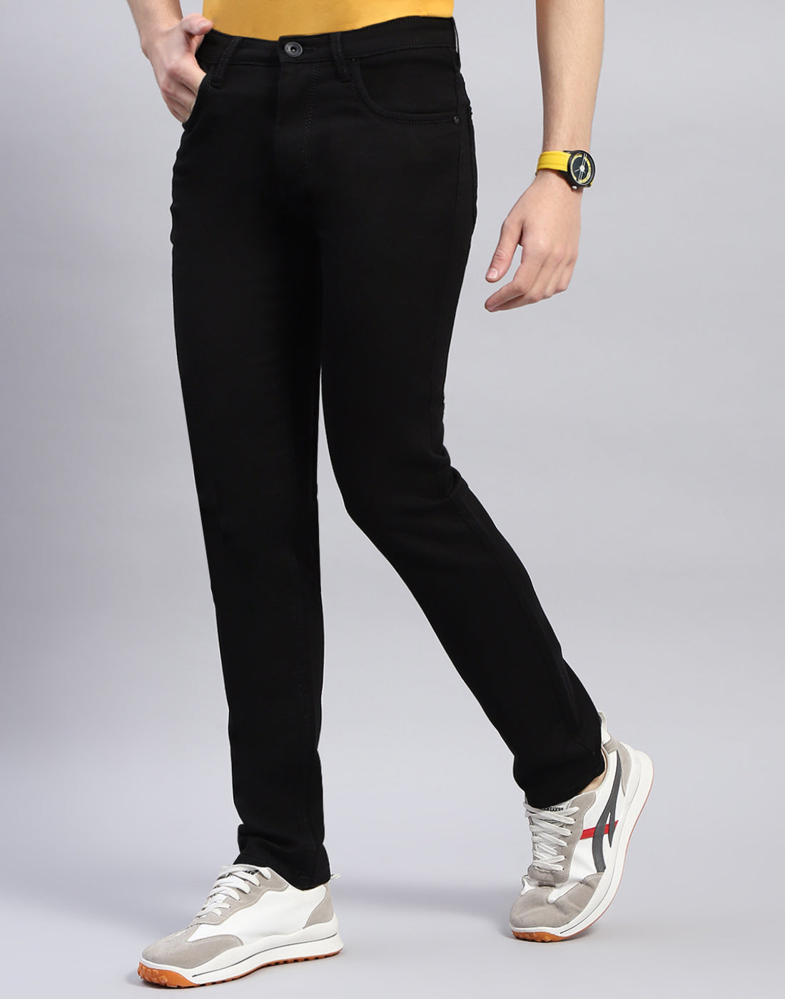 Men Black Solid Narrow Fit Denim