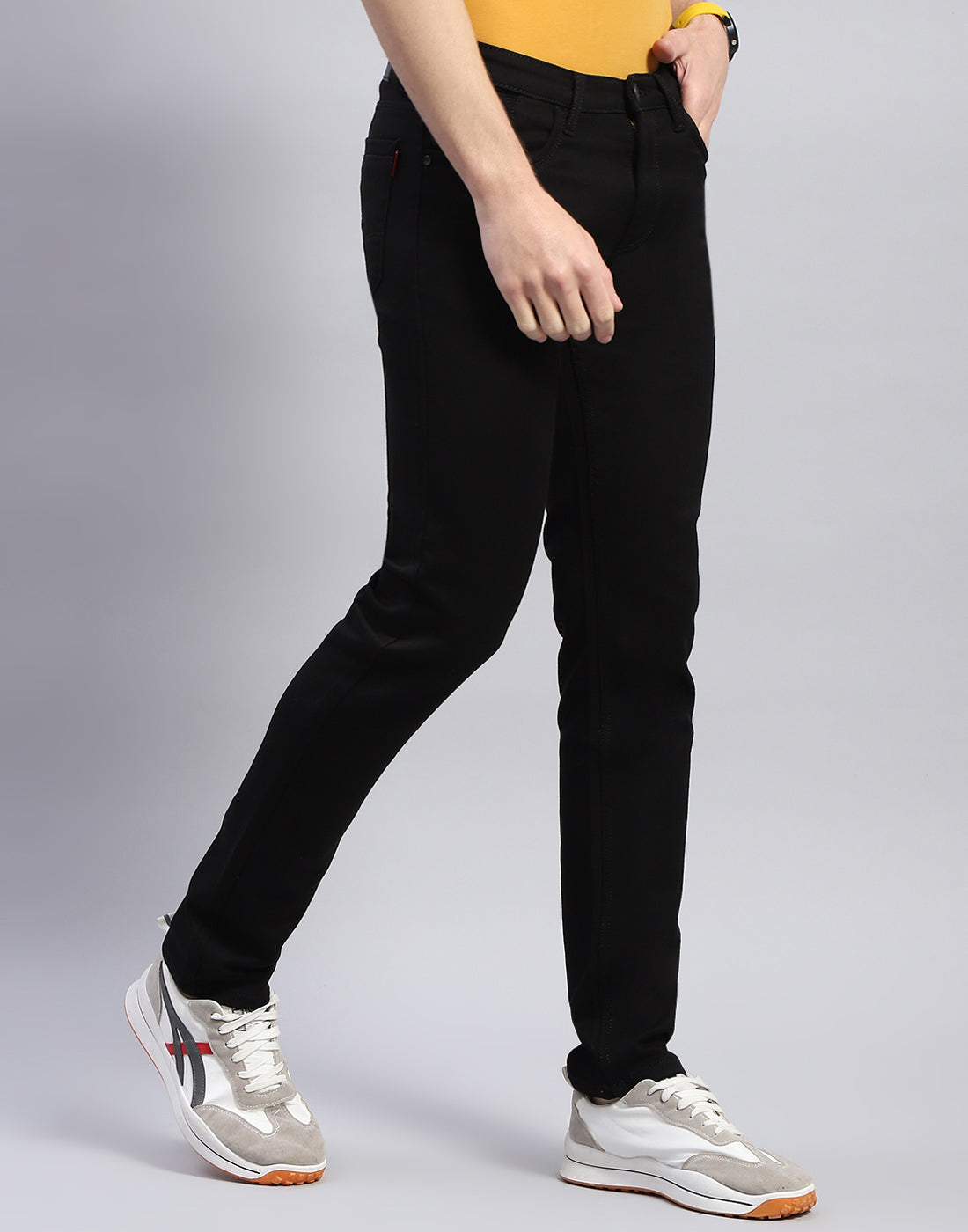 Men Black Solid Narrow Fit Denim