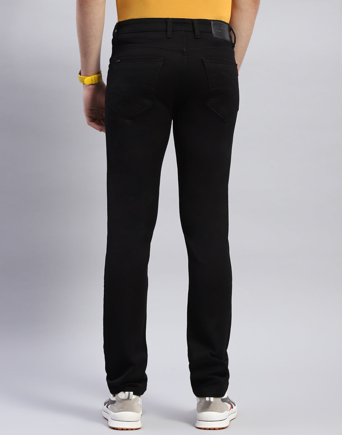 Men Black Solid Narrow Fit Denim