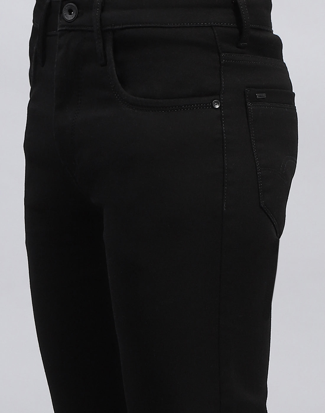 Men Black Solid Narrow Fit Denim