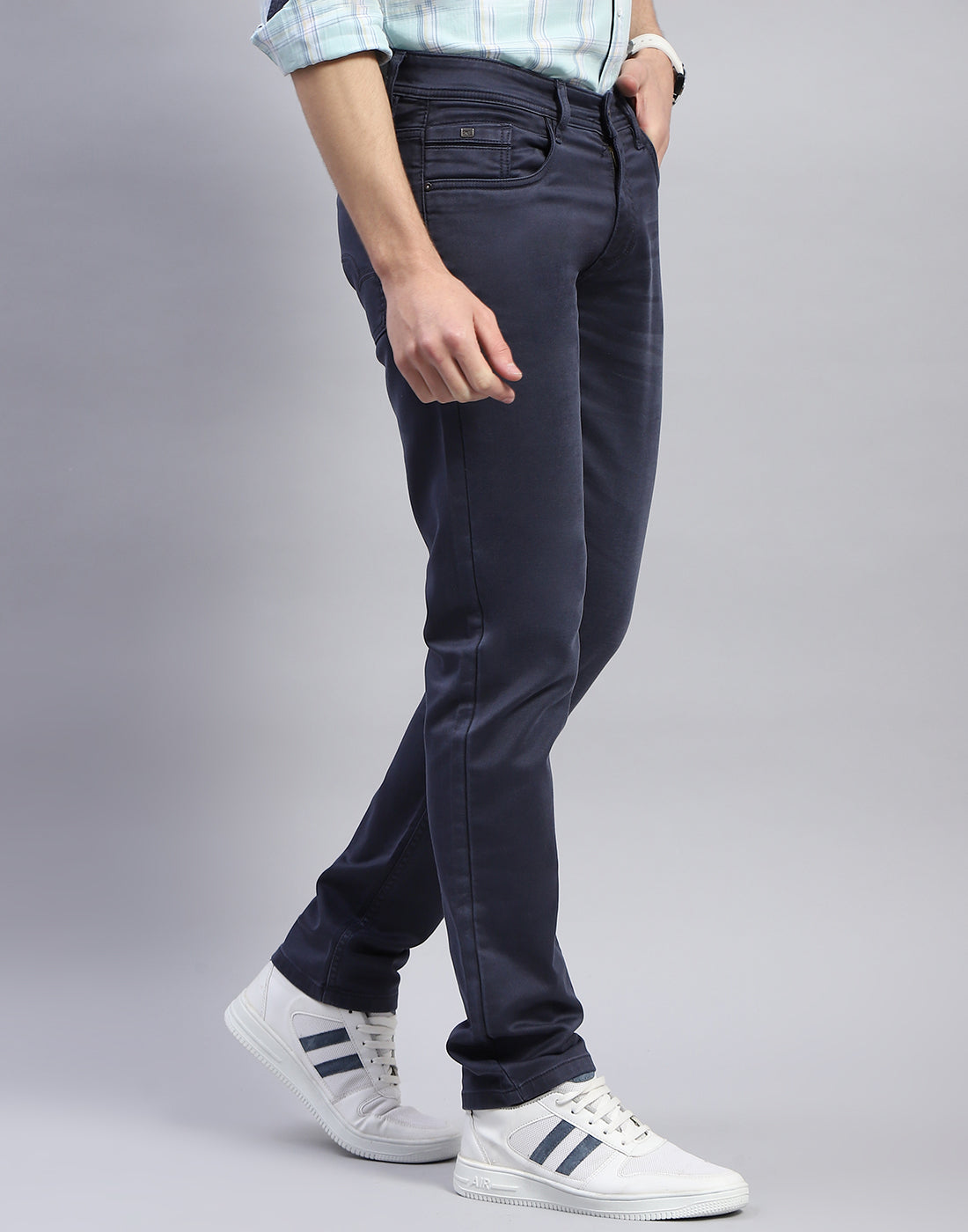 Men Blue Light Wash Narrow Fit Denim
