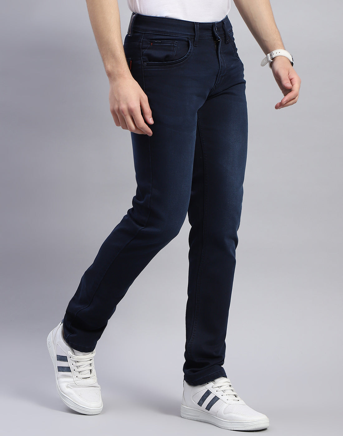 Men Blue Light Wash Narrow Fit Denim