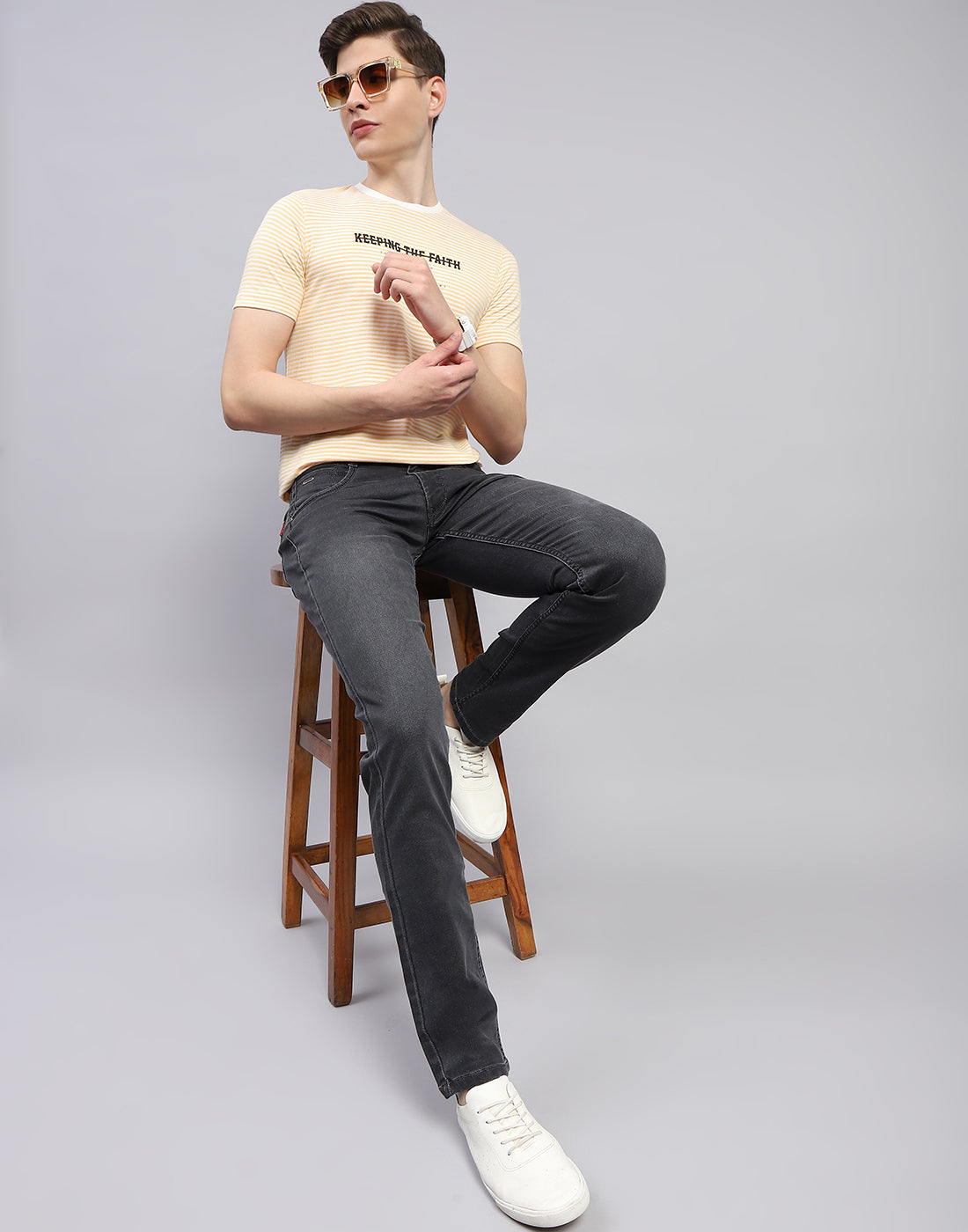 Men Grey Light Wash Narrow Fit Denim