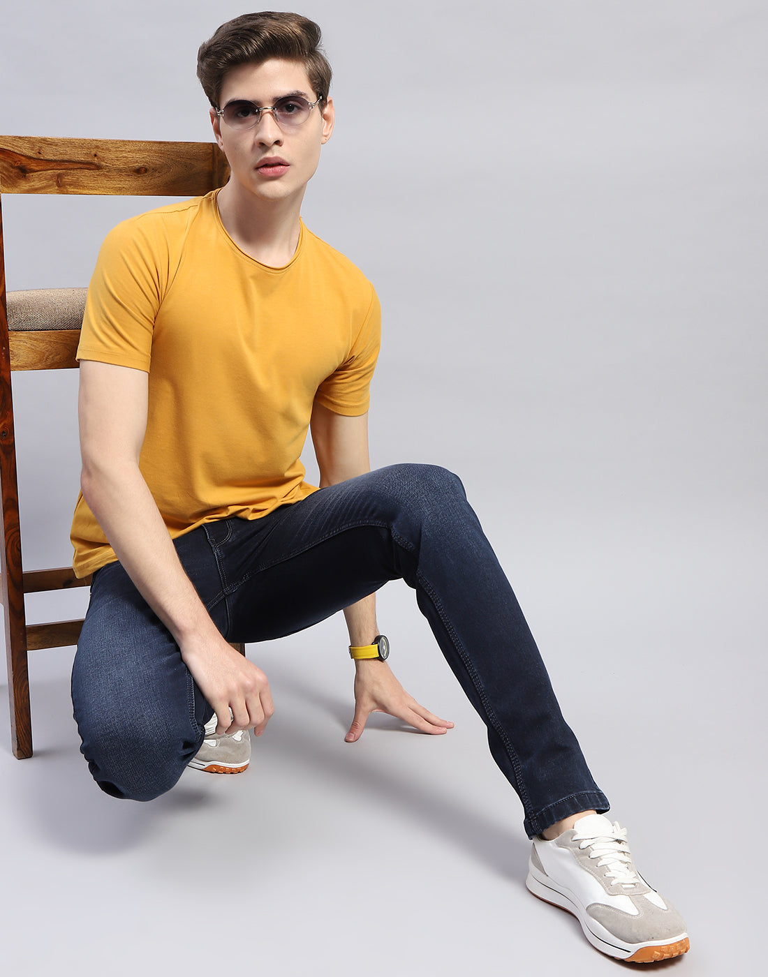 Men Blue Light Wash Narrow Fit Denim