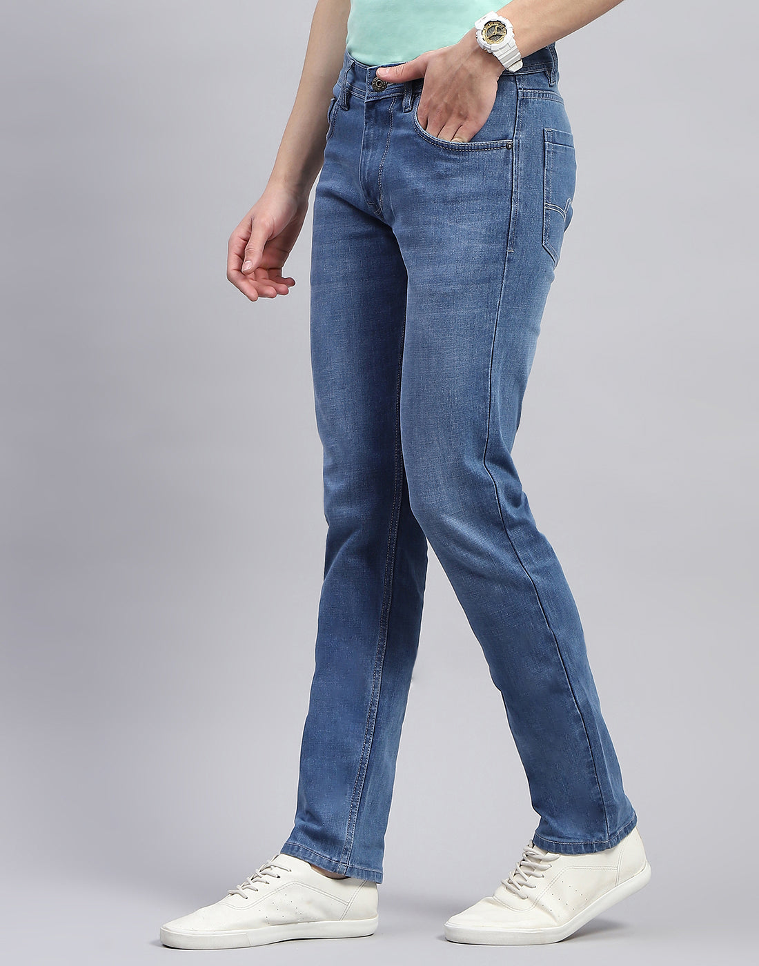 Men Blue Light Wash Narrow Fit Denim