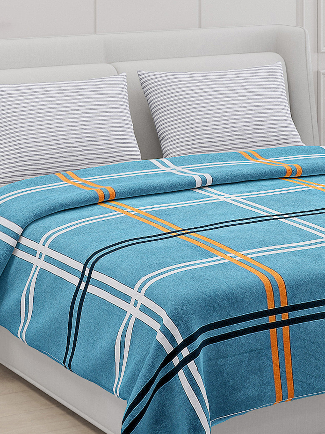 130 GSM Polyester Double Bed Bedsheet with 2 Pillow Covers