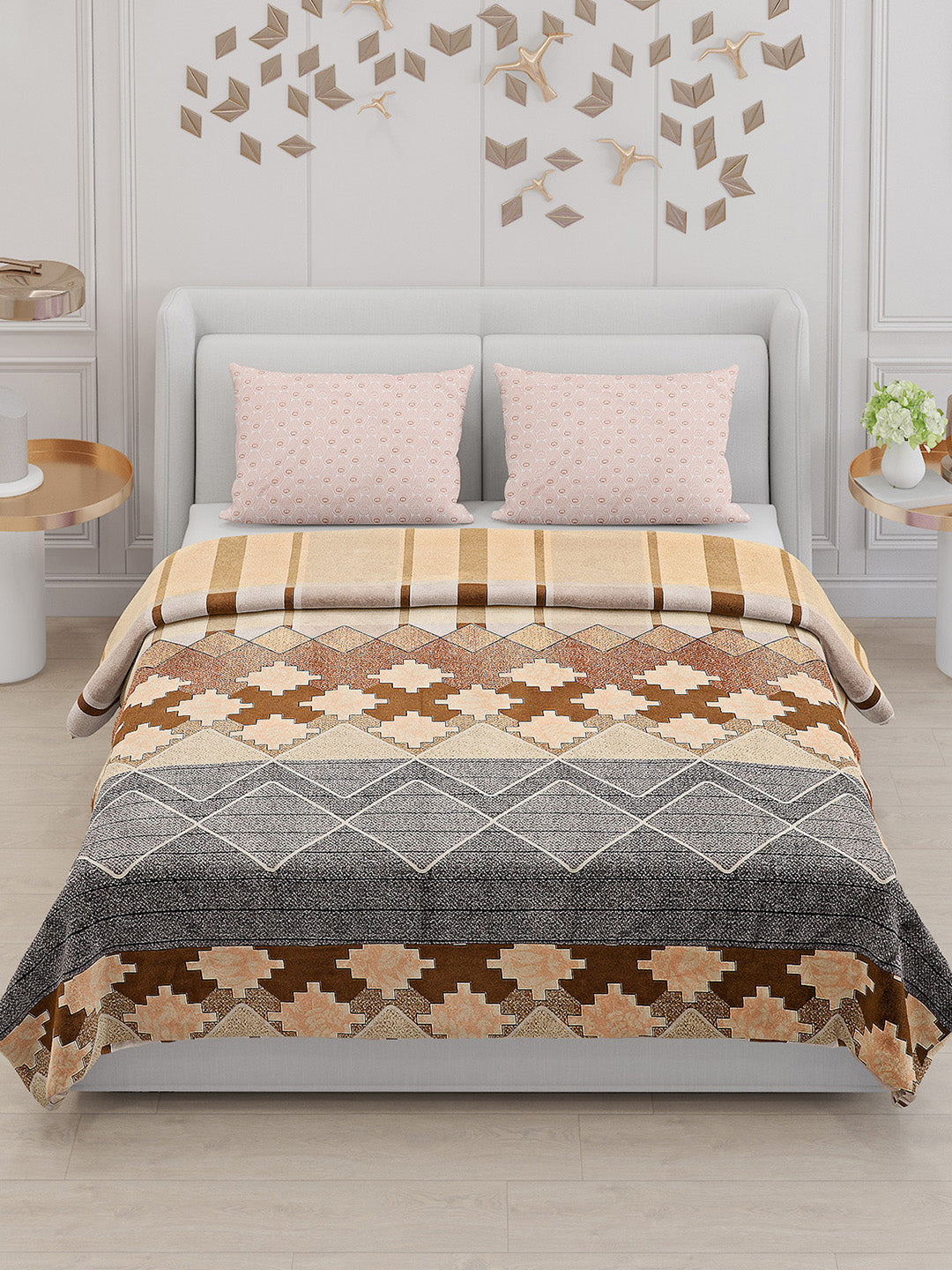 130 GSM Polyester Double Bed Bedsheet with 2 Pillow Covers