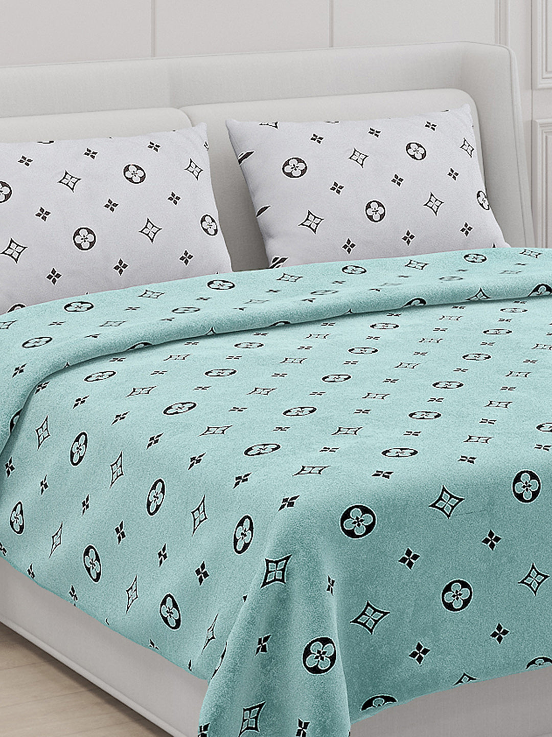 130 GSM Polyester Double Bed Bedsheet with 2 Pillow Covers