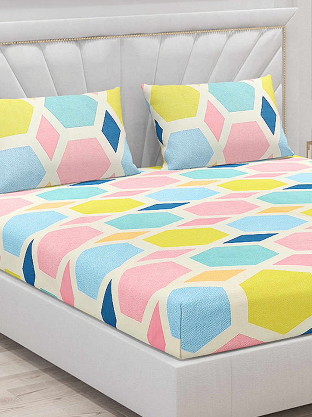 120 GSM  Polyester Double Bed Bedsheet with 2 Pillow Covers