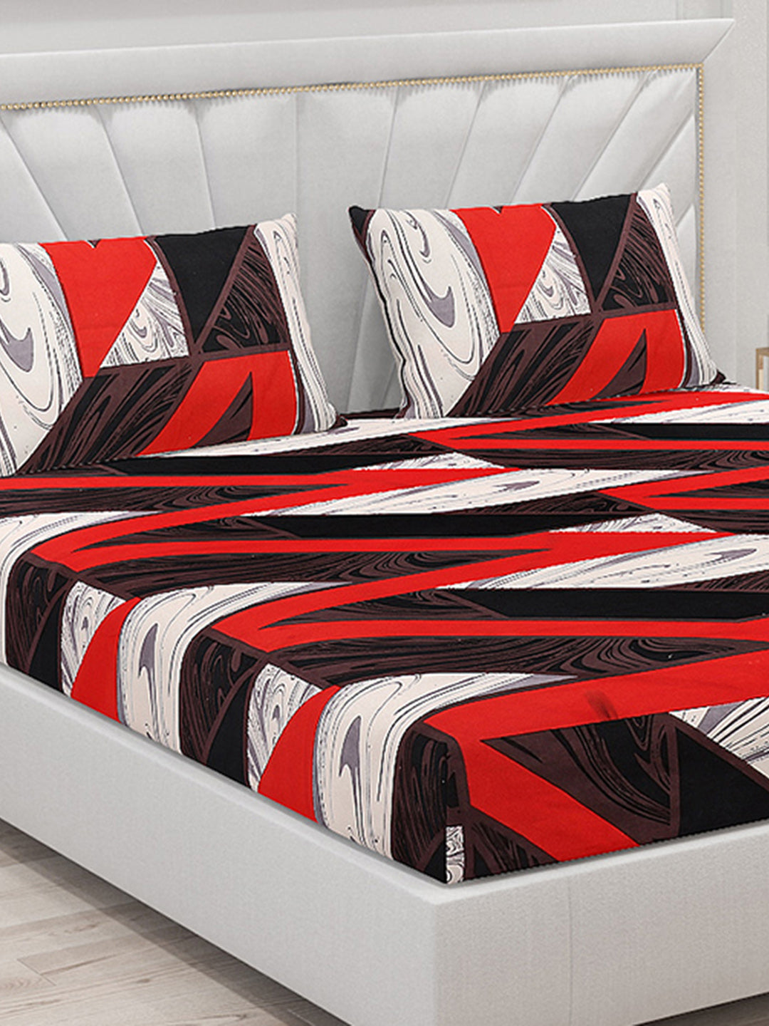 125 GSM Polyester Double Bed Bedsheet with 2 Pillow Covers