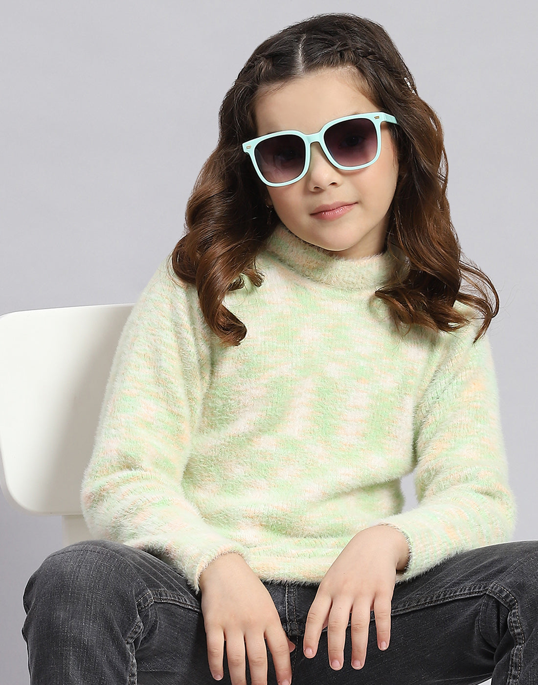 Girls Green Self Design T Neck Full Sleeve Sweatshirt