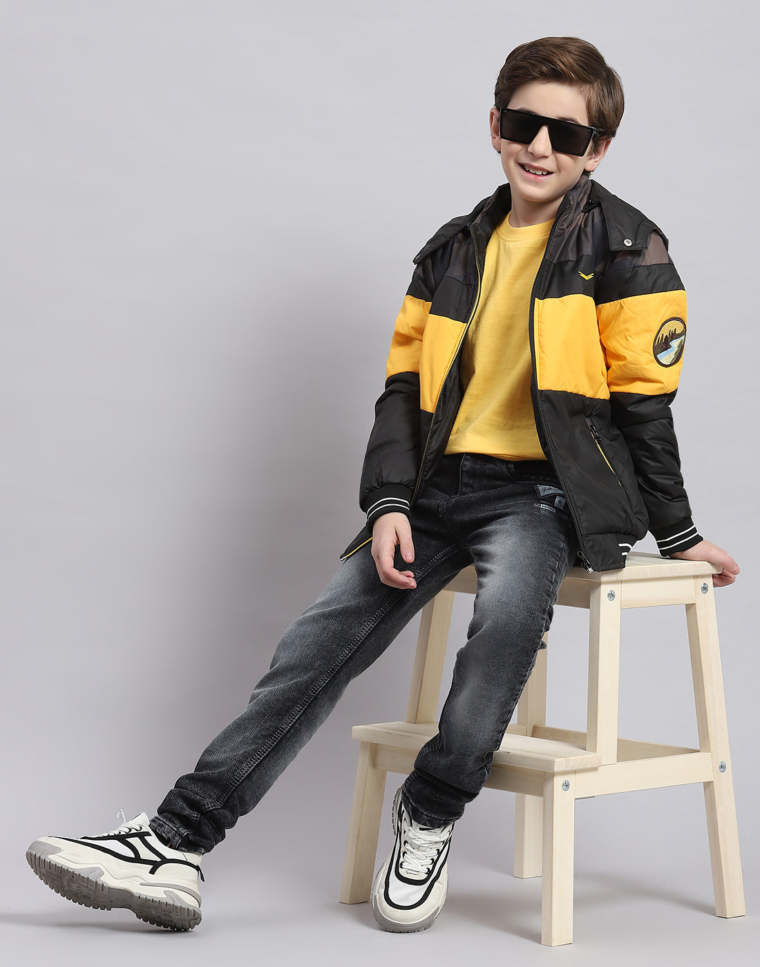 Boys Black Solid Hooded Full Sleeve Boys Jacket